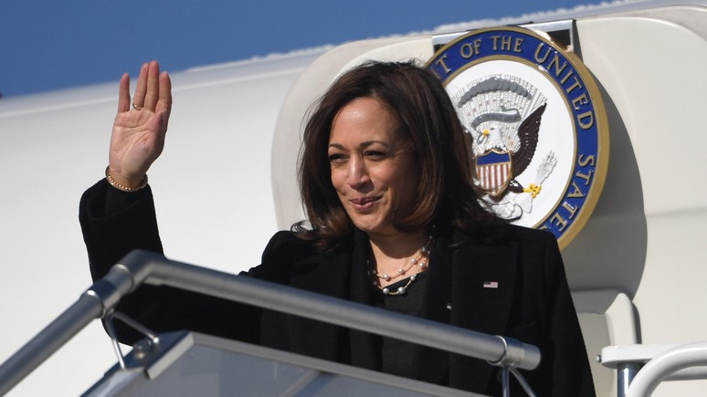 NYP: снова невпопад — Камалу Харрис раскритиковали за «неуместный смех» после вопроса о судьбе беженцев с Украины