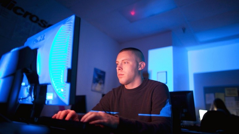 Politico: Кремль берёт американских военных пропагандой и красивыми девушками