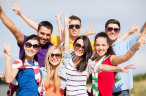 Международный день дружбы 30 июля 2023 года: поздравления и открытки для друзей, идеи подарков