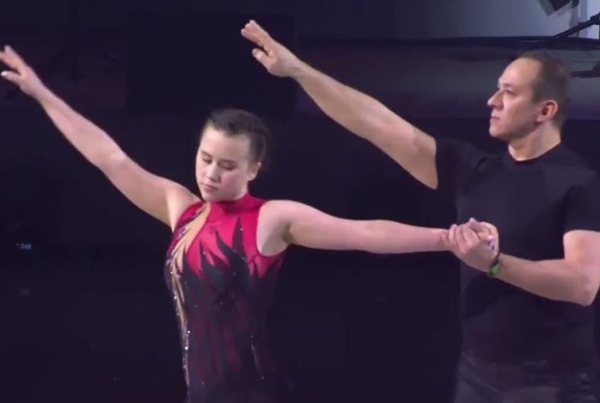 Особенный брат покойного солиста «Отпетых мошенников» Тома Хаоса стал фигуристом и отцом вопреки диагнозу