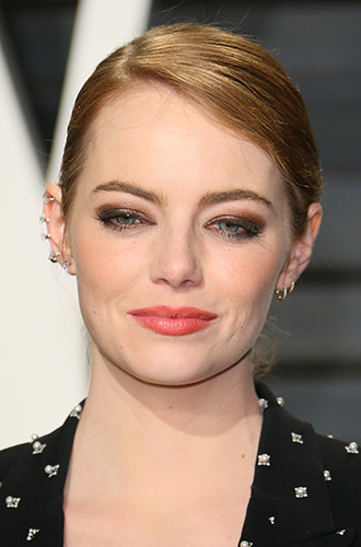 Искусство выбора цвета: как подобрать оттенок помады по возрасту