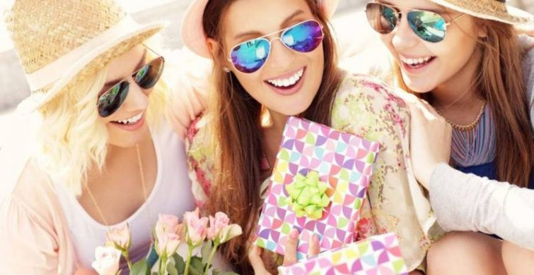 День подруг 1 августа 2023 года, красивые картинки, поздравления