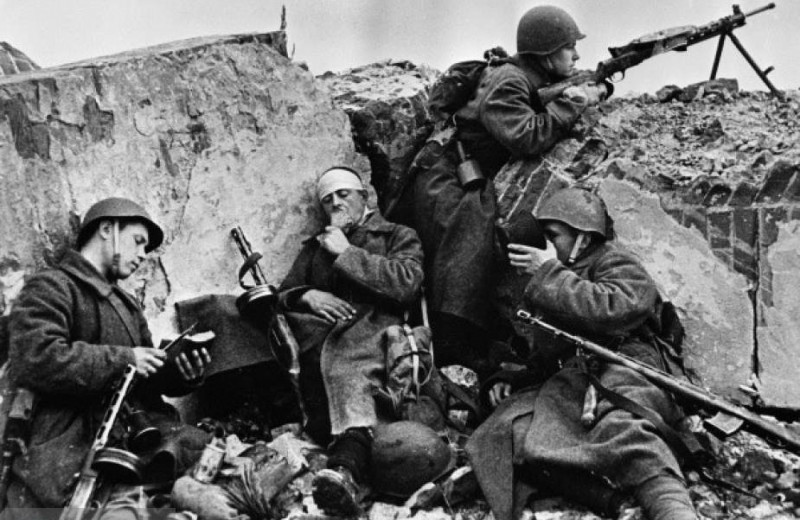 Американский журналист: Запад обязан признать решающую роль Советского Союза в победе над нацистской Германией