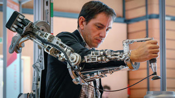 ЧМ-2014 откроет паралитик в экзоскелете