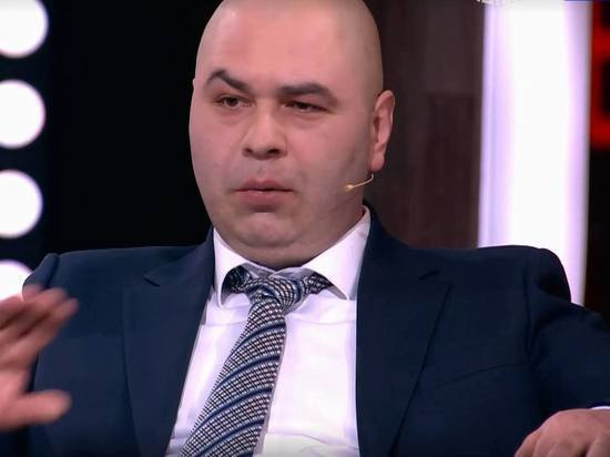 Исправляет ошибку отца: зачем внебрачный сын Жириновского пошёл в суд