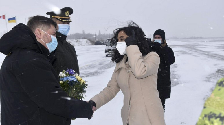 La Presse: «ради безопасности» — Канада объявила об отводе войск на запад Украины и отзыве дипломатов из Киева