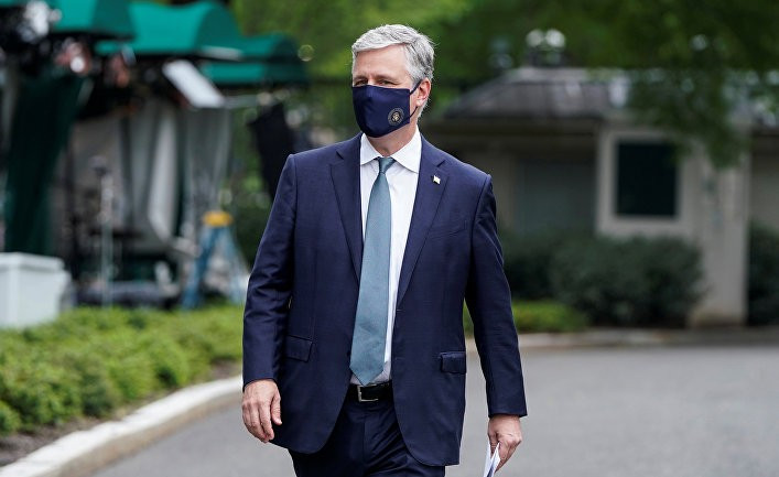 Bild: советник Трампа объясняет, почему США выходят из Договора по открытому небу