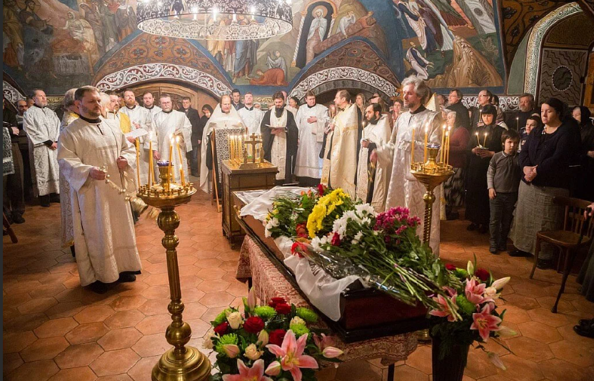 Какие вещи и предметы можно класть в гроб покойнику