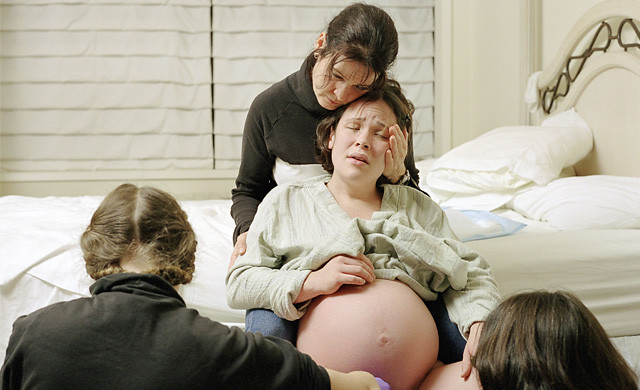 Можно ли рожать дома как в Instagram*: разрешают ли это российские законы