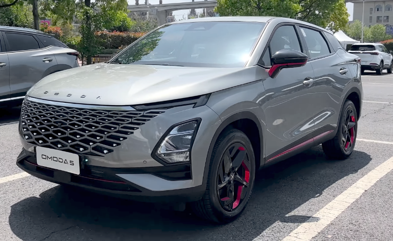 В России выросла стоимость китайских кроссовера и седана Omoda C5 и S5