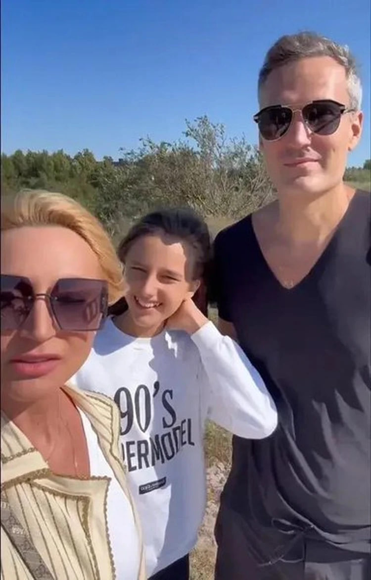 Алле Пугачевой становится хуже, артистка не может самостоятельно встать с постели