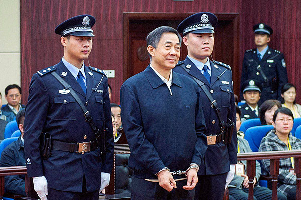 На фоне паники на китайском фондовом рынке загадочно исчезли десятки китайских миллиардеров