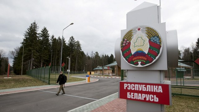 Наша Нiва: Белоруссия не пускает к себе украинцев с биометрическими паспортами