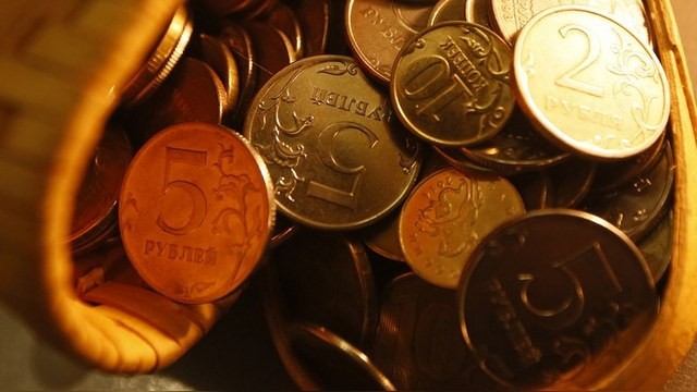 Российский рубль упал до уровня 1998 года