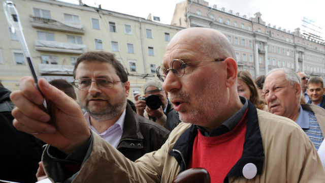 Акунин: Россия не великая держава, а Путин даже на злодея не тянет