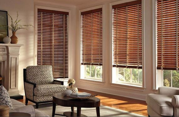 Придать характер интерьеру помогут деревянные жалюзи