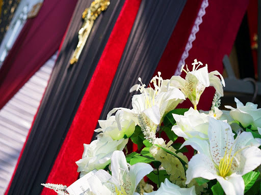 Как устроить достойные похороны по умеренным ценам