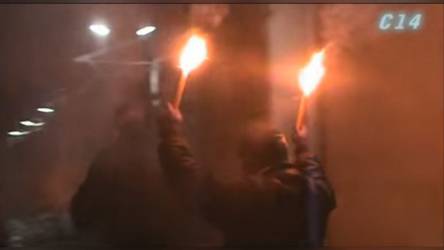 Сегодня: «Патриоты» закидали петардами российское посольство в Киеве