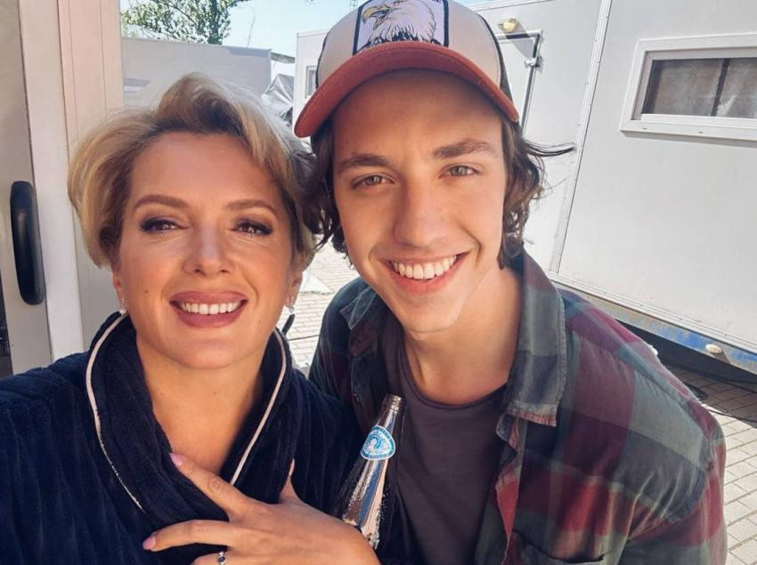 Мария Порошина удивила поклонников образом «задорной девчонки» на фото с молодым коллегой