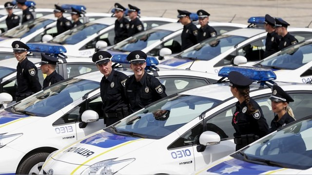 112: Полиция Украины не помешала незаконно блокировать российские фуры