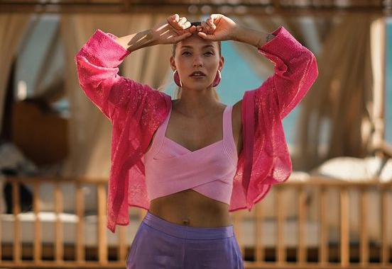 Регина Тодоренко прервала отпуск из-за травмы сына