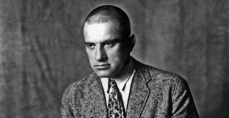 Почему потомки поэта Владимира Маяковского носили чужие фамилии