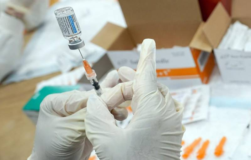 Отказ от массовой вакцинации против коронавируса в России, кого будут прививаь обязательно