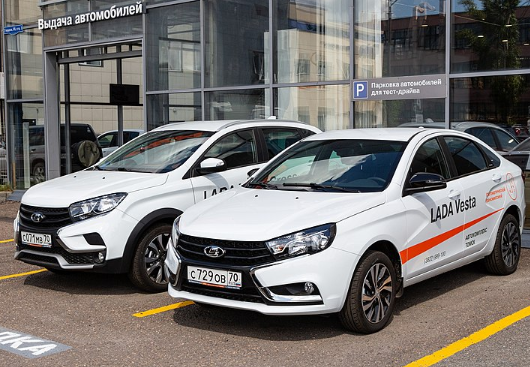 «АвтоВАЗ» обязал дилеров перекрашивать отличающиеся кузовные детали Lada Vesta