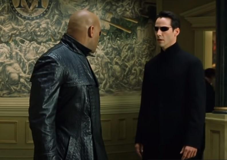 В фильме "Матрица" линзы очков Морфеуса за долю секунды становятся из матовых зеркальными