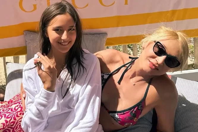 Кристина Орбакайте показала, как провела время с дочерью Клавдией на курорте