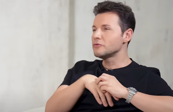 Вячеслав Манучаров и Олег Рой раскрыли детали спектакля об СВО