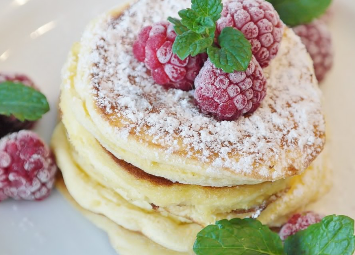 Доктор Мясников рассказал, какие продукты помогут побороть тягу к сладкому