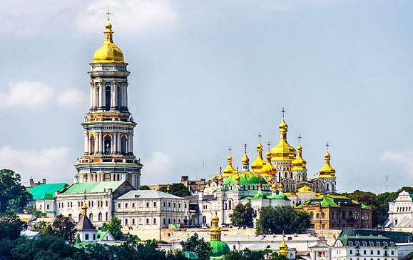 Украинская полиция не позволяет передавать еду и воду закрывшимся в Лавре прихожанам