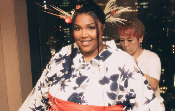 Выступление певицы Lizzo на «Супербоуле» отменили из-за обвинений в домогательствах