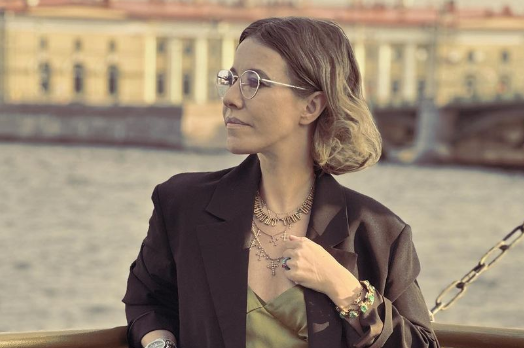 Ксения Собчак снялась в бикини на фоне слухов о беременности