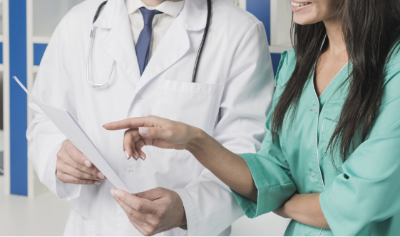 Гастроэнтеролог Глессинг рассказала, о каких болезнях говорит вкус и цвет слюны