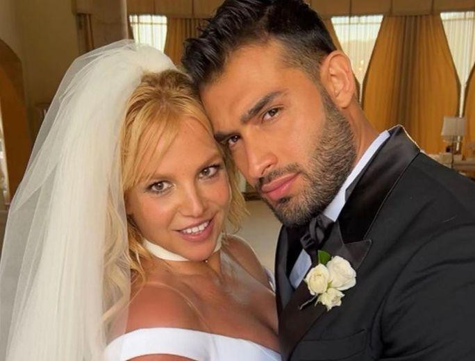 Близкие Бритни Спирс переживают, что она «уйдет в загул» после развода с Асгари