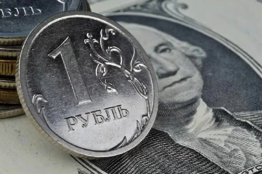 «Ъ»: Власти в РФ поработали над удержанием курса доллара ниже 100 рублей