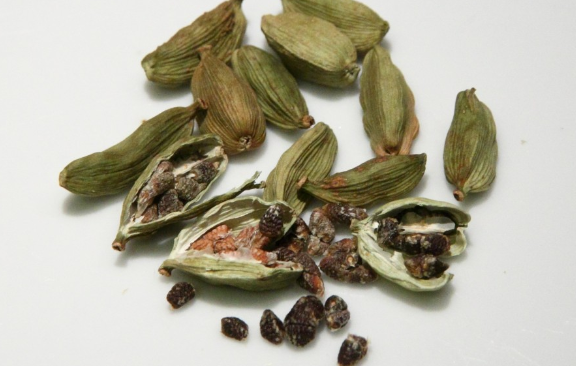 Американские ученые выяснили, что кардамон помогает похудеть, повышая аппетит