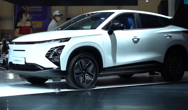 Новый электрокроссовер Omoda 5 EV официально представлен на выставке в Индонезии