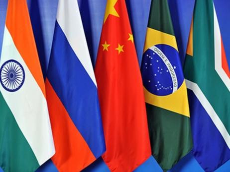 Банк БРИКС назвал валюты, в которой начнёт выдавать кредиты в ближайшем будущем