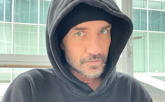 Олимпийский чемпион Роман Костомаров вышел на лед после протезирования