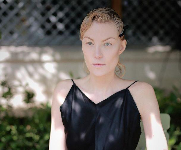 Рената Литвинова опубликовала фото без макияжа в купальнике