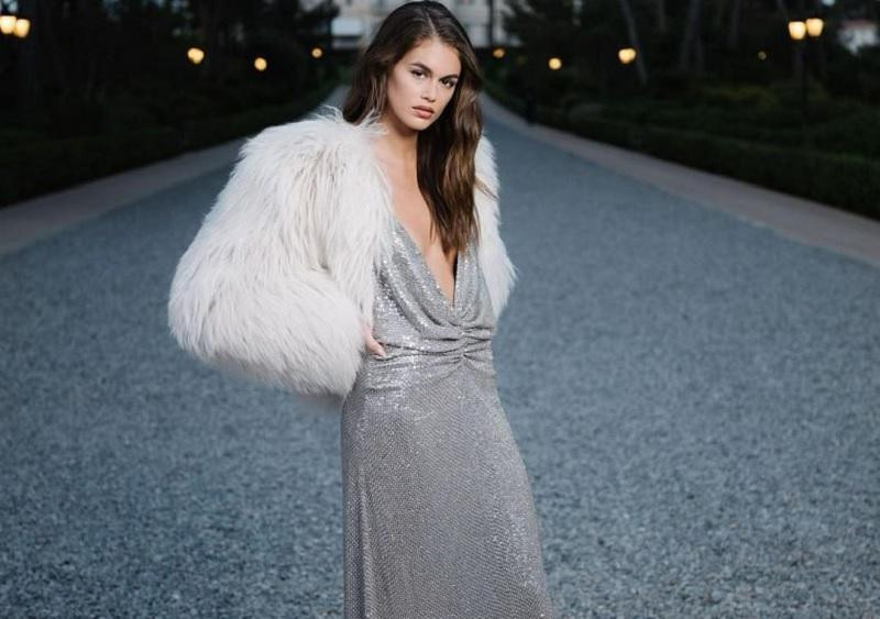 Celebfanforum: Дочь супермодели Синди Кроуфорд Кайя Гербер спровоцировала слухи о беременности