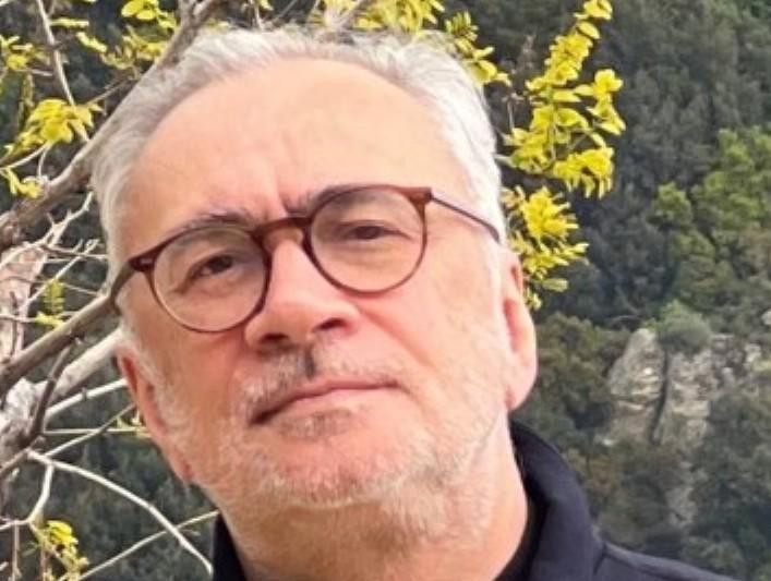 Константин Меладзе был замечен в аэропорту Рима с юной девушкой, но без Веры Брежневой