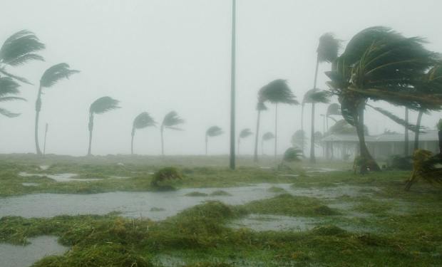 Ураган "Франклин" усиливается до третьего уровня