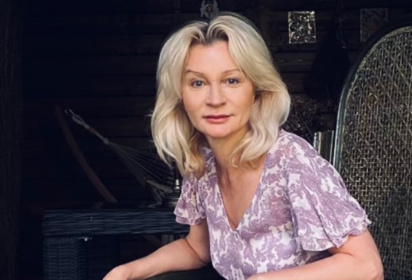 Звезда «Склифосовского» Якунина снялась на гальке в купальнике