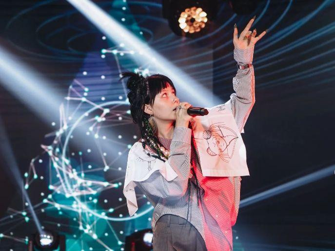 Дочь певицы Глюкозы Лидия Чистякова недовольна жизнью с родителями