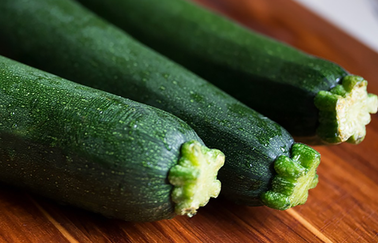 Врач-диетолог Королева назвала кабачок эффективным средством против отеков