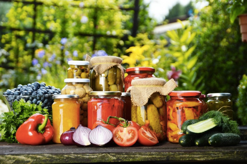 Благоприятные даты для консервации огурцов и помидоров: проверенные рецепты